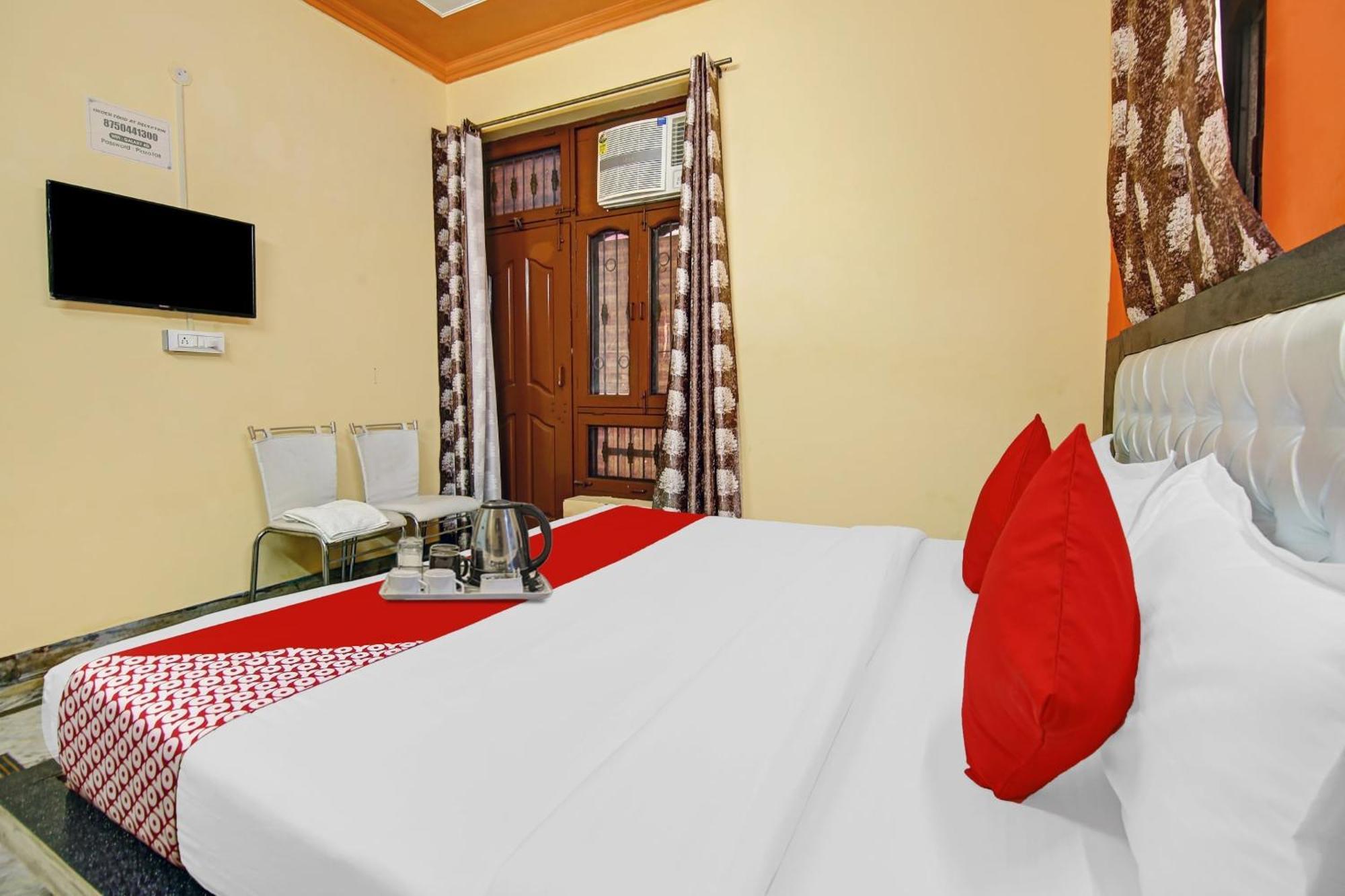 Oyo Galaxy Plaza Hotel Ghaziabad Exterior photo